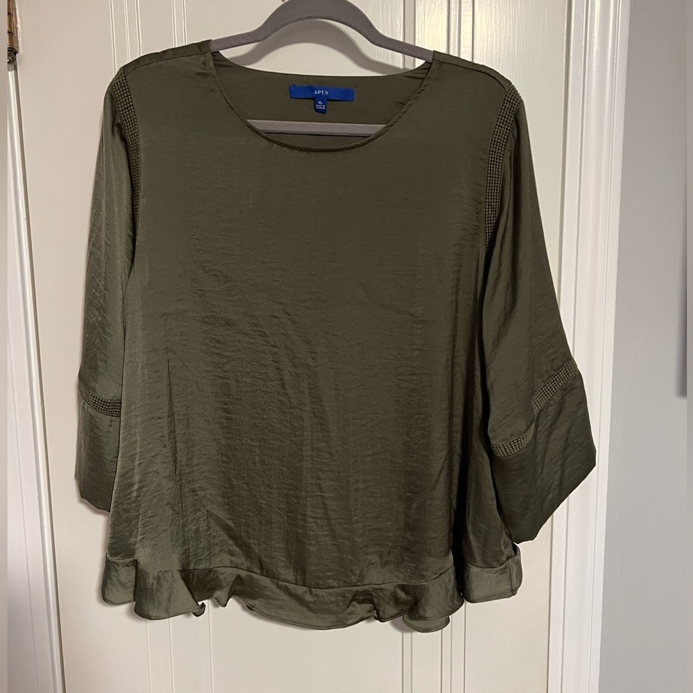 NWOT Beautiful APT 9 Top